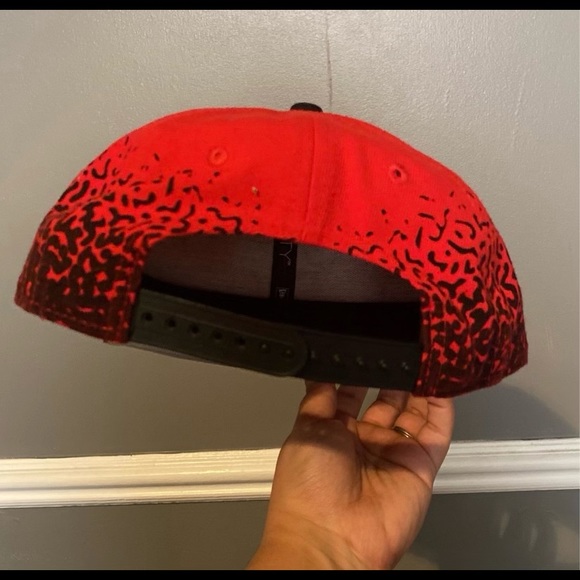 SnapBack bulls hat - Picture 3 of 6